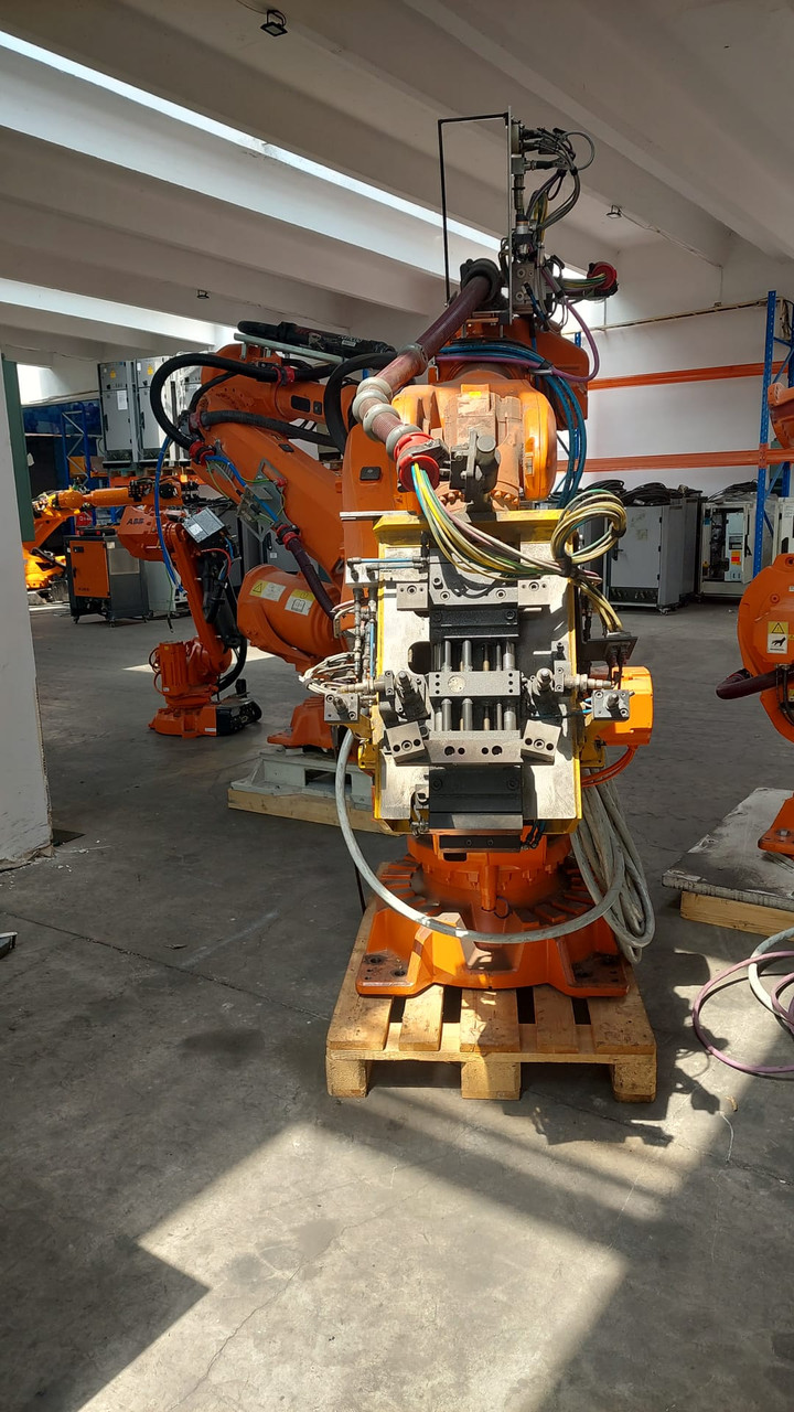 ABB IRB 6640 M2004 MANIPULATOR, CONTROLLER PANEL 2012 YEAR