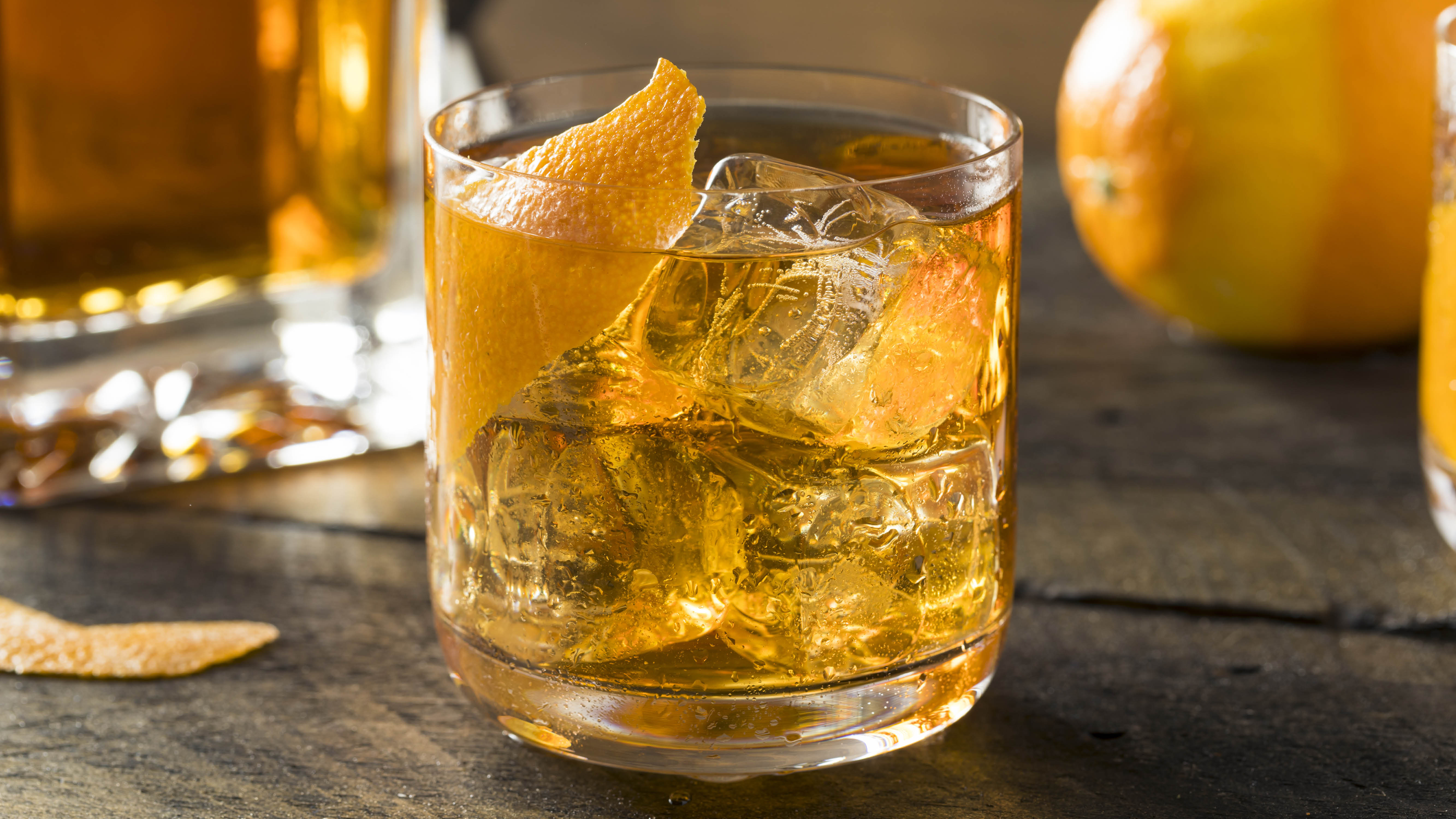 cocktail-whisky-or-bourbon-lemon-cocoktail.jpg
