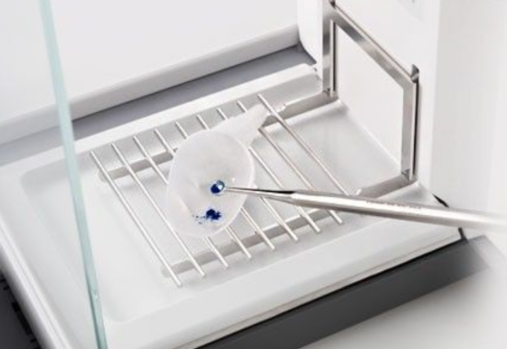 Mettler Toledo XSR Analytical Semi Micro Balances in use