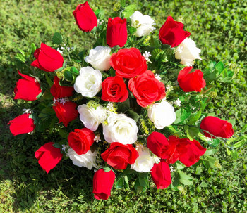  Mixed Red Rose and Eucalyptus 30 pieces with Glass Vase for Home Wedding Decoration