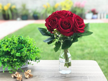 Red Velet Open Rose Flower Arrangements With Clear Glass Vase 