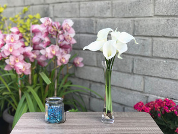 Cream Velet Lily Faux Flower Arrangements With  Clear Glass Vase 