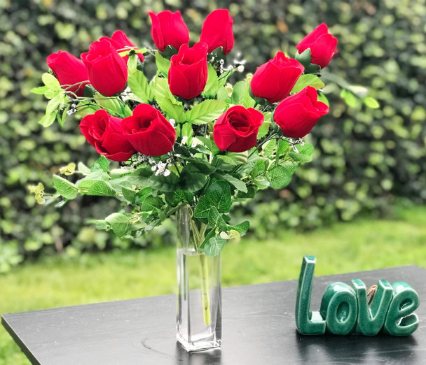 Red Rose Arrangement 12 Pieces with Glass Vase for Home Wedding Decoration Red Rose Arrangement 12 Pieces with Glass Vase for Home Wedding Decoration