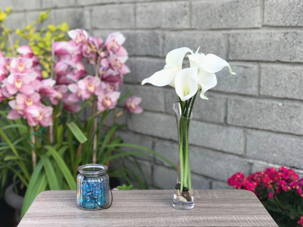 Cream Velet Lily Faux Flower Arrangements With  Clear Glass Vase 