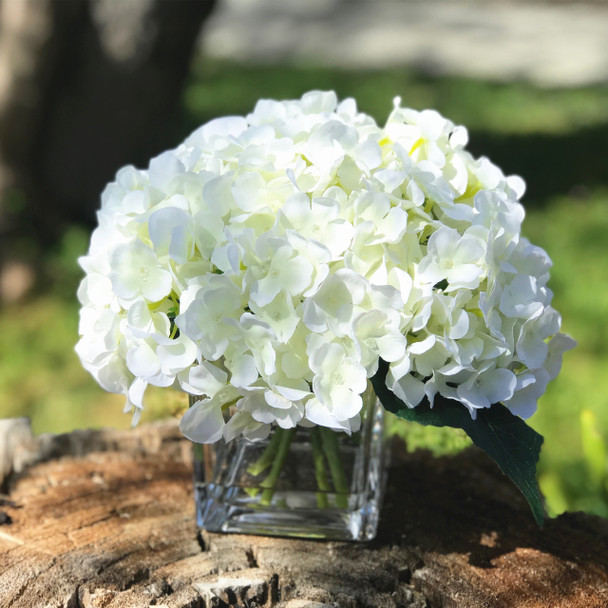 7 Steams Cream Hydrangea Silk Flower in Clear Glass Vase with Faux Water 7 Steams Cream Hydrangea Silk Flower in Clear Glass Vase with Faux Water
