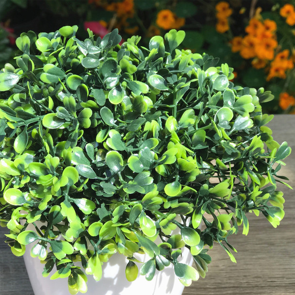 Artificial Boxwood Grass in Round Decorative Vase Artificial Boxwood Grass in Round Decorative Vase