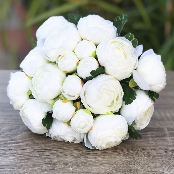  Cream Artificial Ranunculus Flower Arrangement in Clear Glass Vase With Faux Water