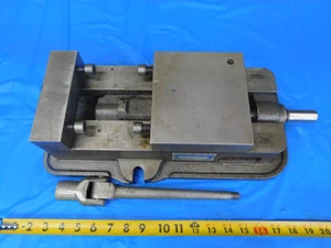 KURT PRECISION MACHINE VISE W/O JAWS B87978 18 1/2x 8 1/8 x 4 3/4 7" OPENING