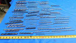 LARGE LOT OF HSS STRAIGHT SHANK TWIST DRILL BITS SIZES FROM ABOUT #33 TO 9/16" - RB2316LVR