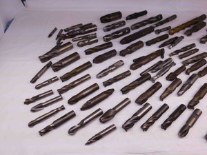 LARGE LOT OF VARIOUS END MILLS / CUTTING TOOLS MACHINIST TOOLING BRIDGEPORT MILL