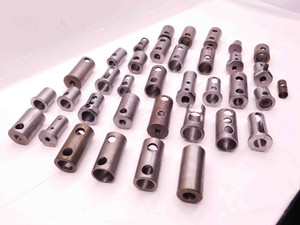 LARGE LOT OF VARIOUS SIZES AND STYLES OF BORING BAR BUSHING ADAPTER SLEEVES