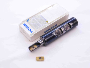 CARBOLOY 1/2 MIN DIA. INDEXABLE THREAD MILL R396.18-00.50-3-13 3/4 SHANK .5 - NS2424CG5