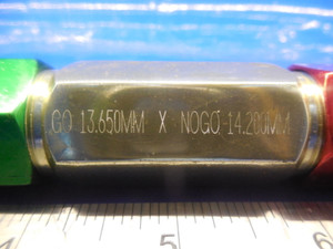 13.650 & 14.200 MM CLASS X SMOOTH PIN PLUG GAGE GO NO GO 14 14.0 MM .5625 -.0034