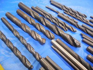 32PC LOT CHICAGO-LATROBE HSS TWIST DRILL BITS VARIOUS SIZES FROM 1/8 UP TO 17/32 - MS2156HX