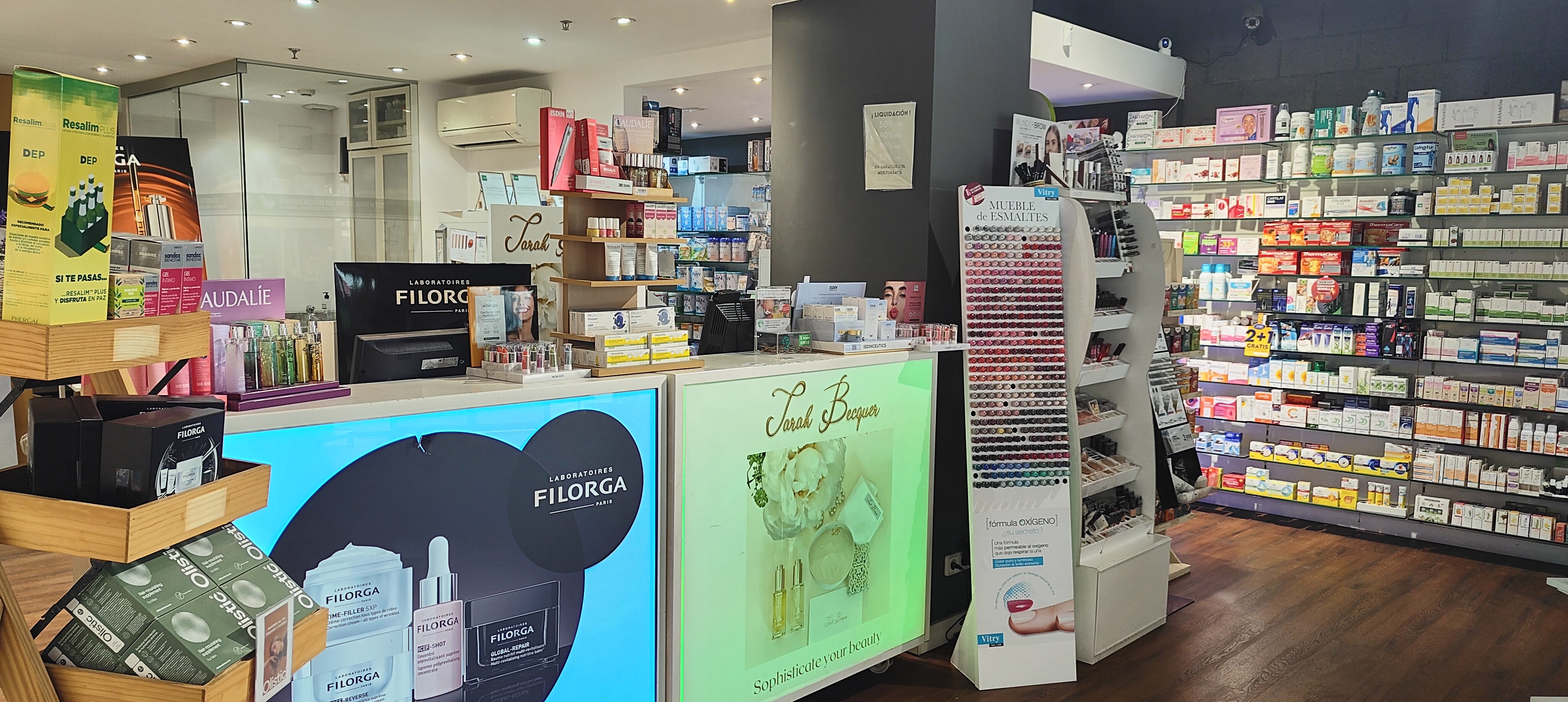 Interior de la Farmacia Dra Prado Ayala, en Madrid