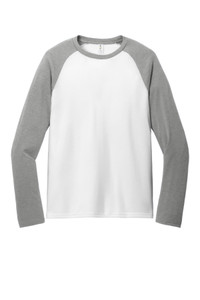 Sustainable colorblock raglan with recycled polyester and organic cotton