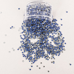SS6 size rhinestones with dimensions of 2.0 - 2.10 mm. SS6 size rhinestones with dimensions of 2.0 - 2.10 mm.