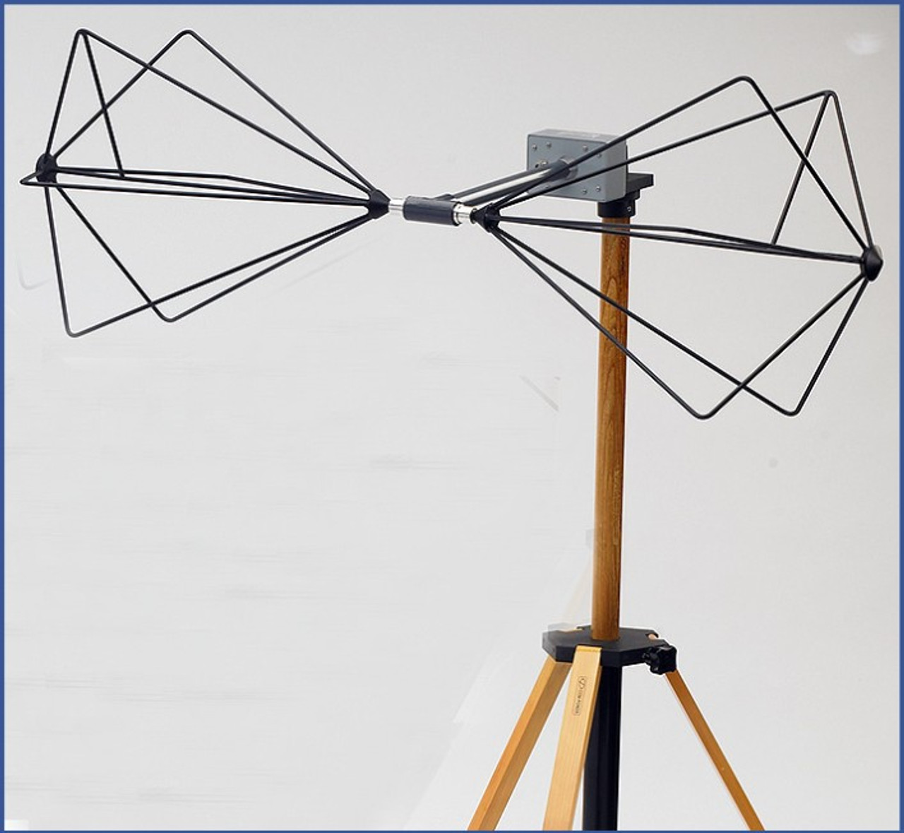 Com-Power AT-812 EMC Antenna Tripod