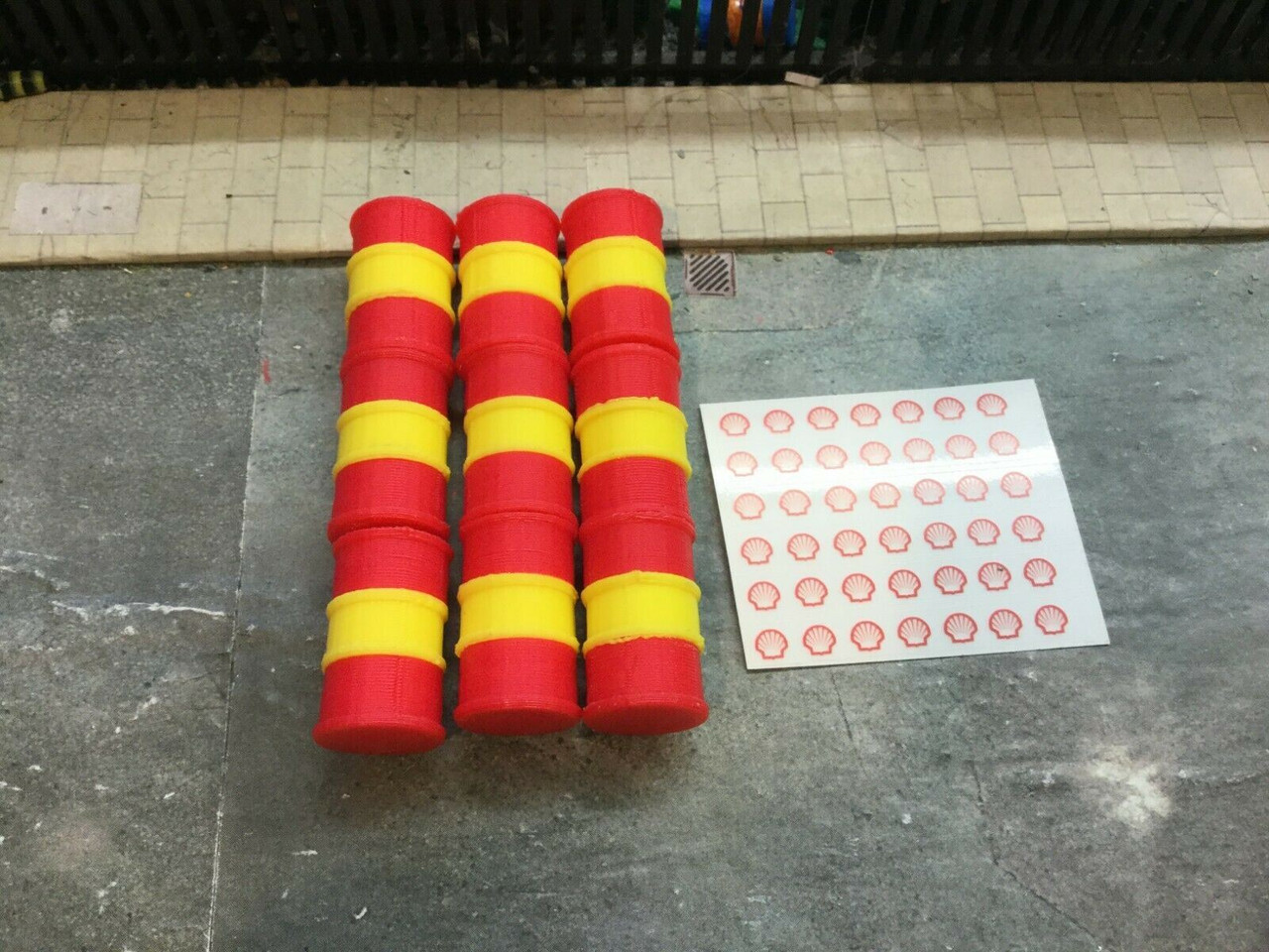 1/50  Shell Red & Yellow Oil Barrel 3D printed  x6