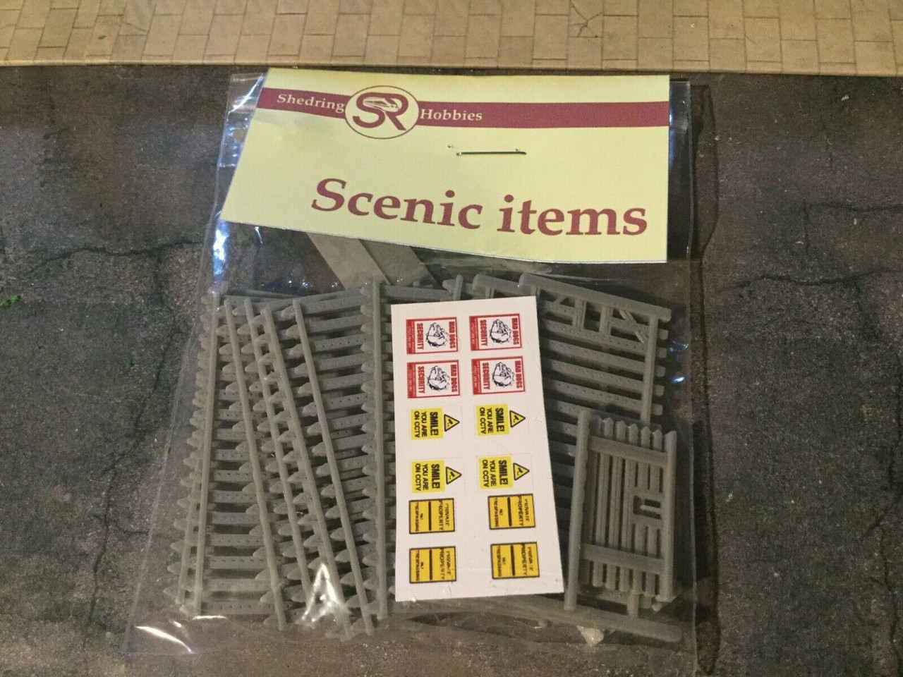 1:76 Scale Security Fencing Palisade style Fence (short,Grey)