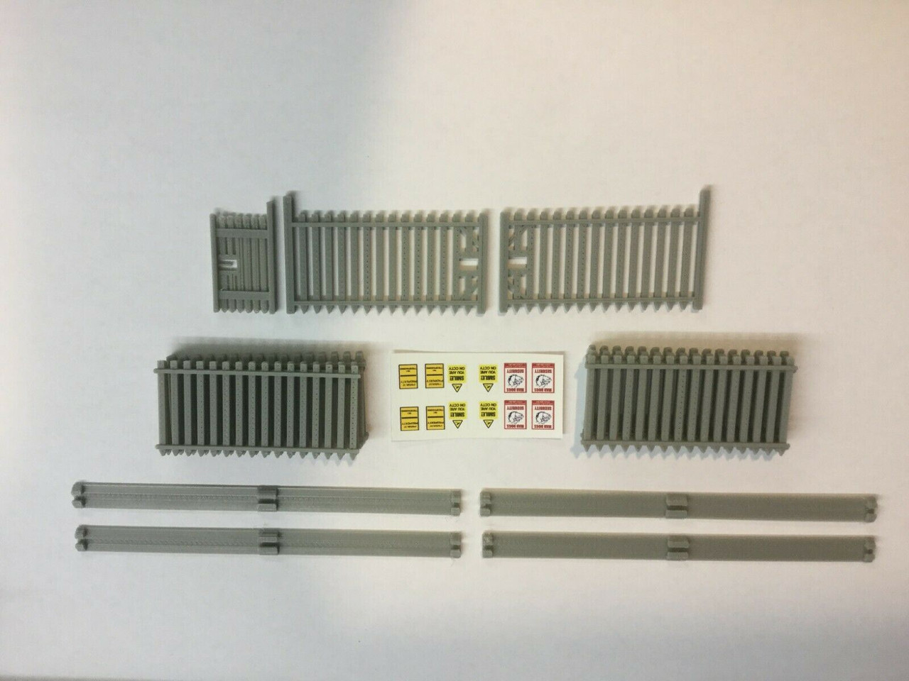 1:76 Scale Security Fencing Palisade style Fence (short,Grey)