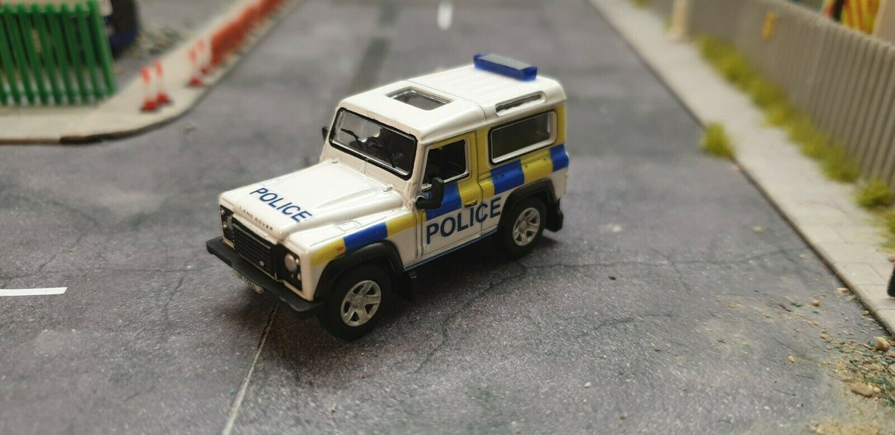 1/76 Code 3 Police Oxford Diecast Police Land Rover