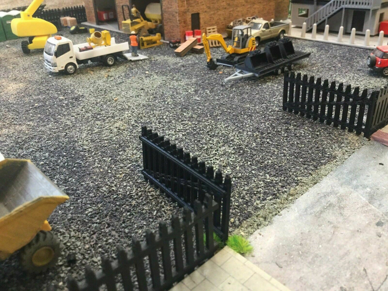 1:76 Black Security Gates and Fence - 6pk