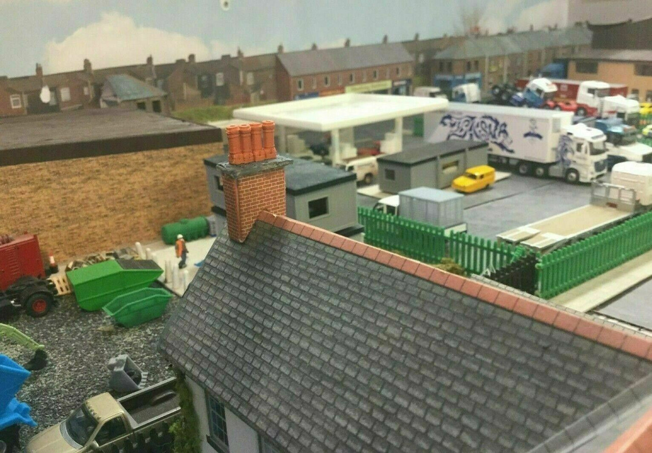 Wills SS46 OO/HO Scale Buildings Pack A – Chimneys, Drainpipes, Sills – UK Made