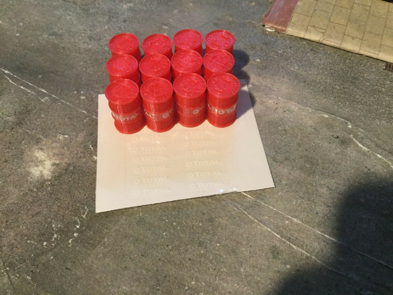 1/76  oil Barrels red pack of 12  total decals