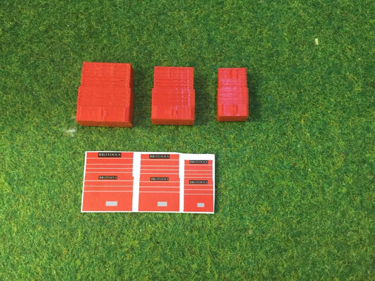 1:76  Tool Cabinets (red)