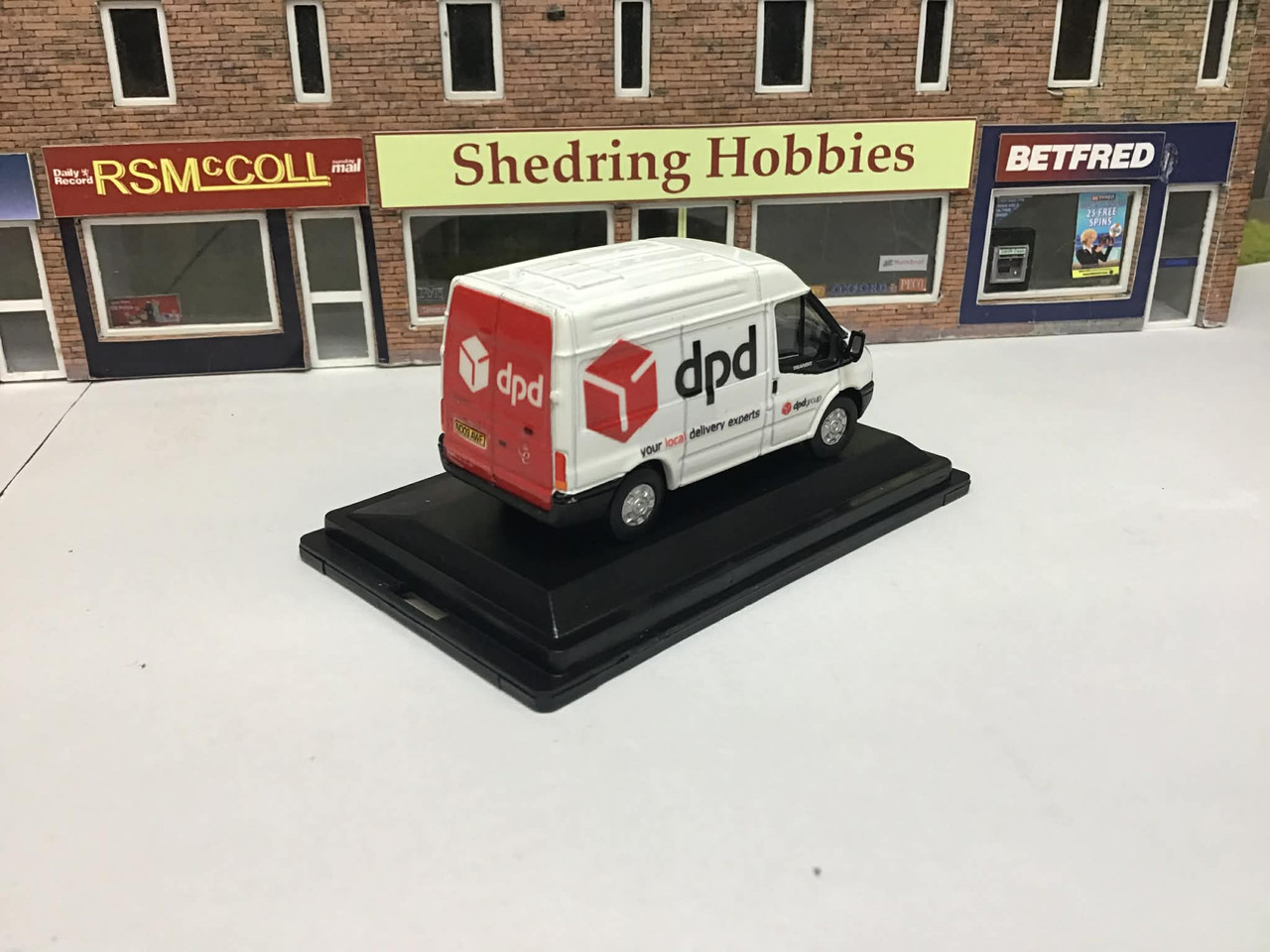 1:76 Code 3 Red DPD Oxford diecast Medium roof ford transit