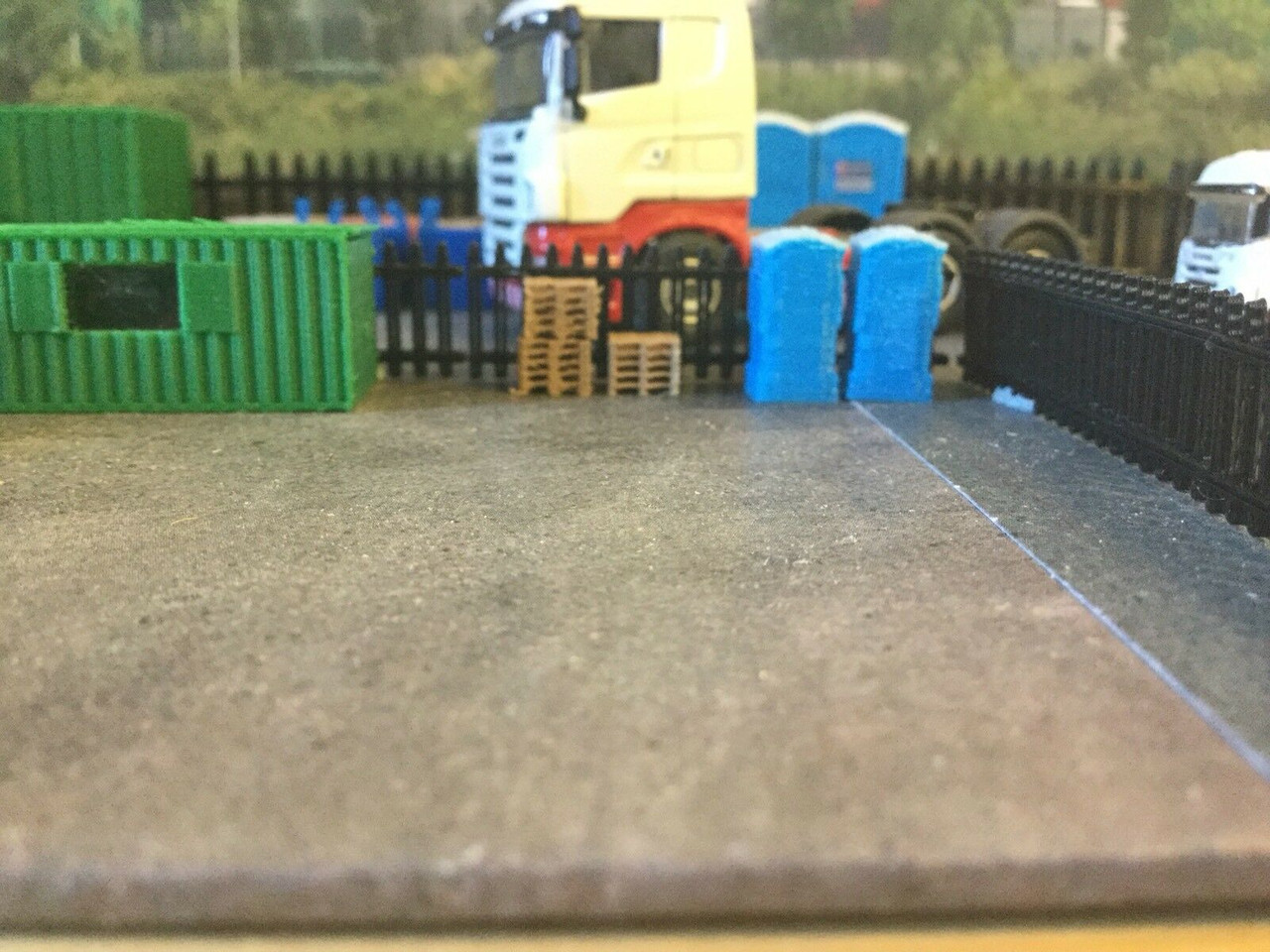 N Gauge wood Pallet stack  x 20