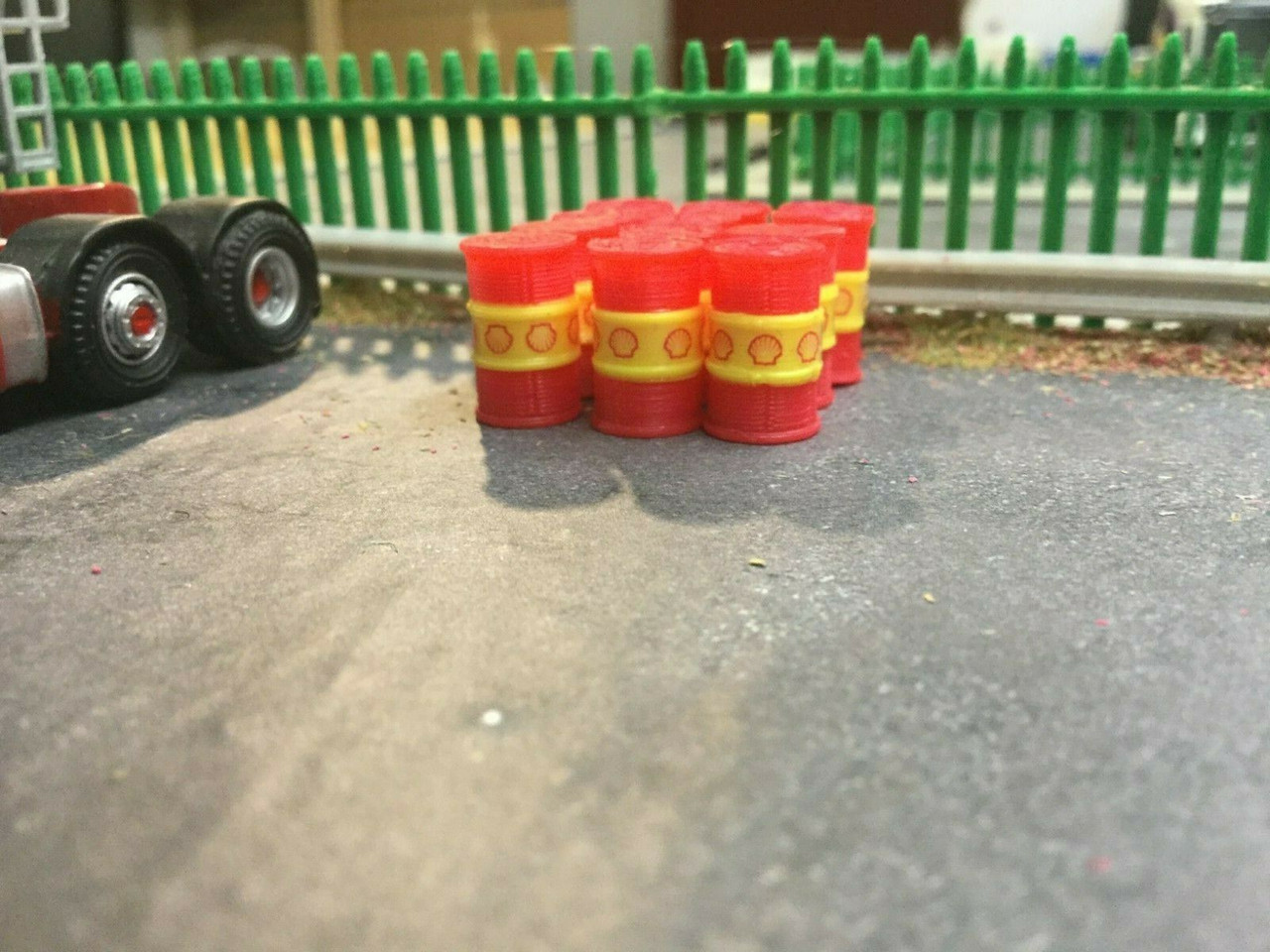 1:76 scale /  00 Gauge 3d Printed oil Barrels . pack of 12 (red & yellow)