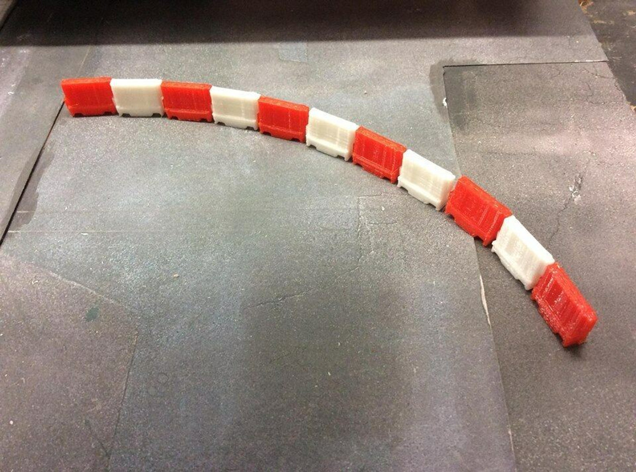 1/76  red & white water filled barriers x 10