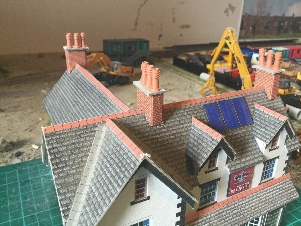 1:76 Scale / OO gauge Chimney Pots (ringed ) 12pk