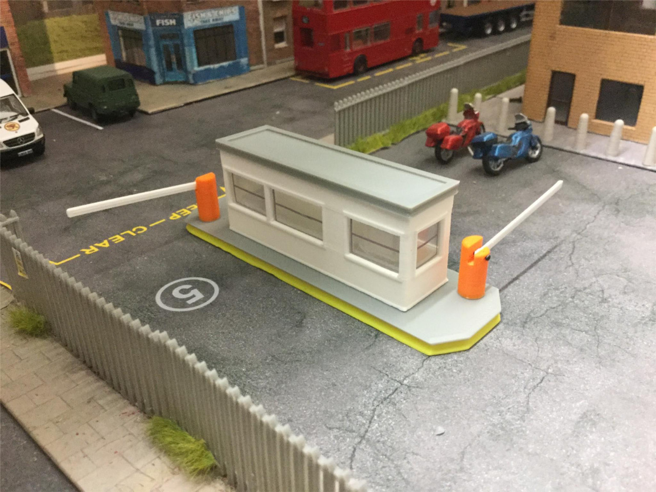 1:76 Scale Security barrier hut/ Gate house