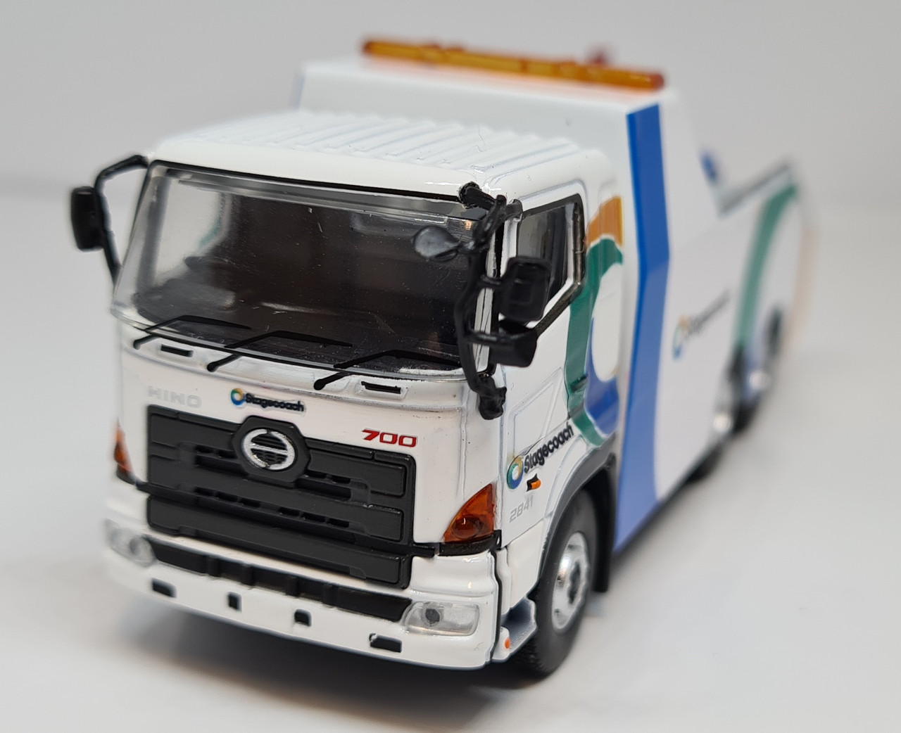 1:76 Code 3 Hino Stagecoach Recovery truck Tiny Diecast
