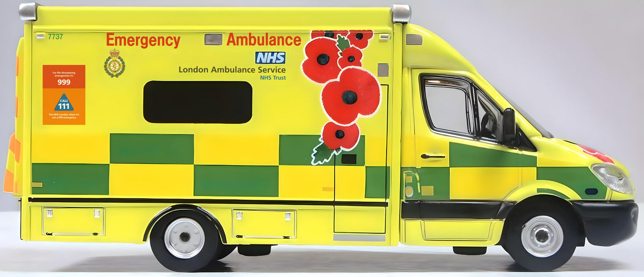 1:76 Oxford Diecast Mercedes London ambulance remembrance