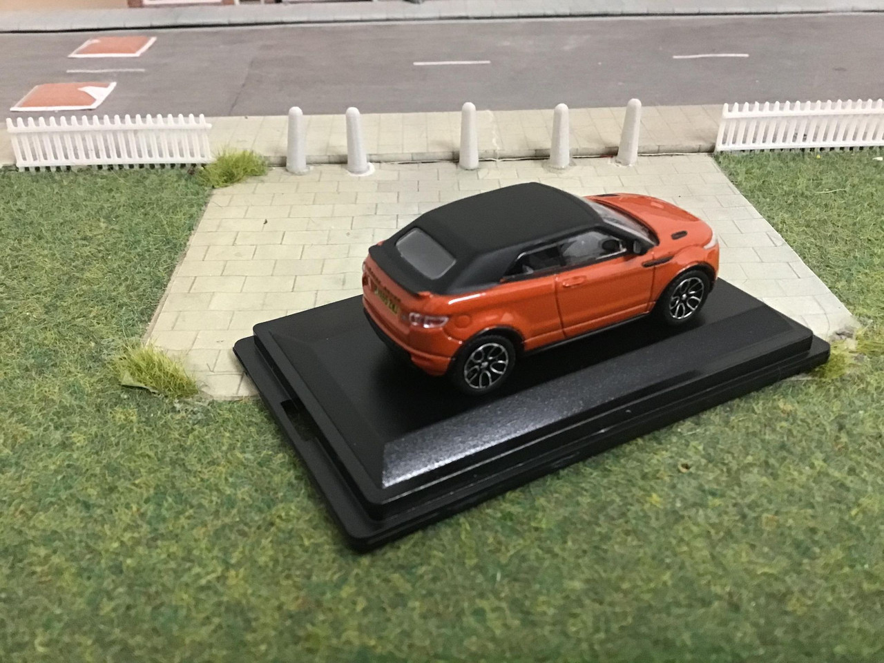 Range Rover evoke convertible Phoenix Orange Oxford Diecast 76RREC001 1:76 scale