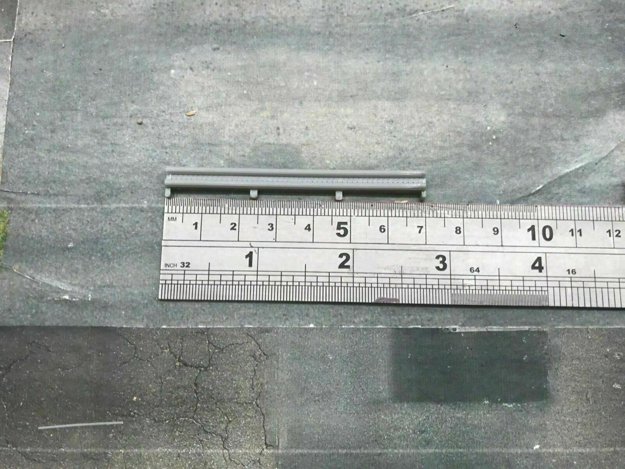 1:76  Grey Crash Barriers 6 pkt (Straights only)