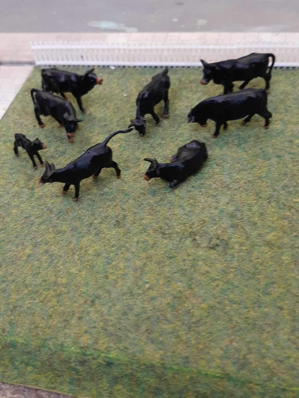 1/76 Gauge  Farm Animals 8 pack  Bulls