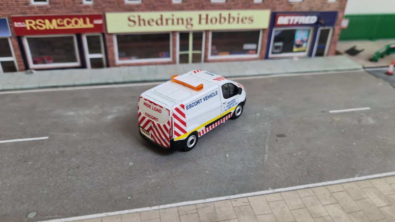 1:76 Code3 transit Custom Wide load escort van Oxford Diecast