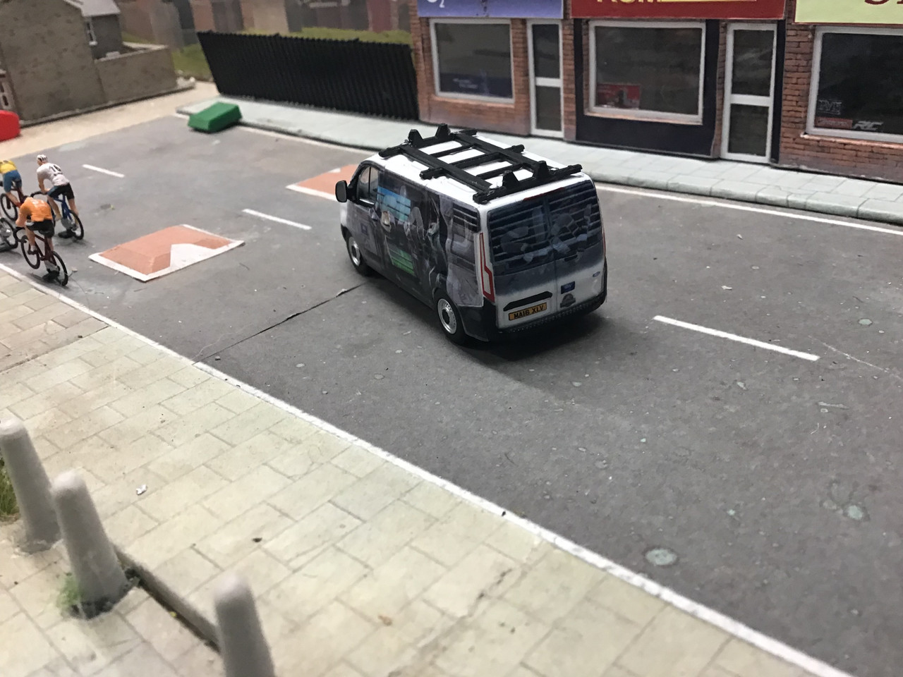 1:76 Code3 transit Custom Jurassic world Sky van