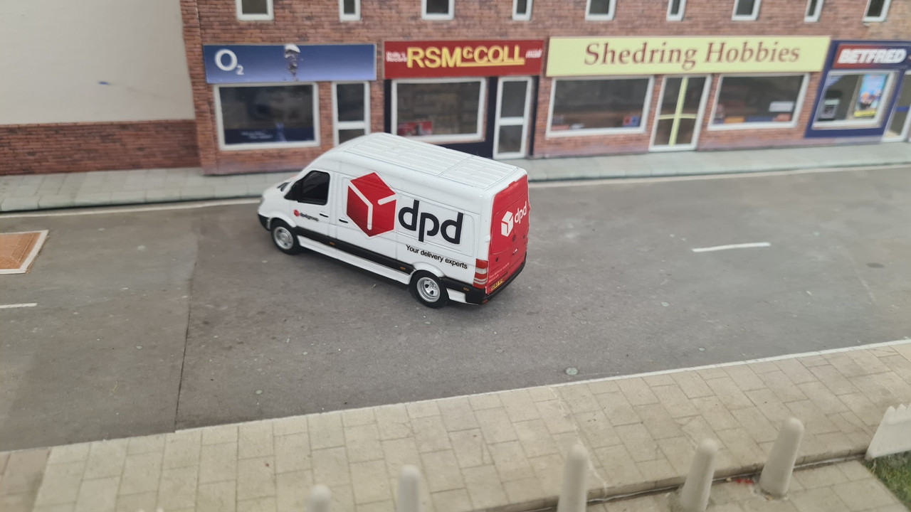 1:76 Code 3 Red DPD Oxford Diecast Mercedes Sprinter 1:76 Code 3 Red DPD Oxford Diecast Mercedes Sprinter