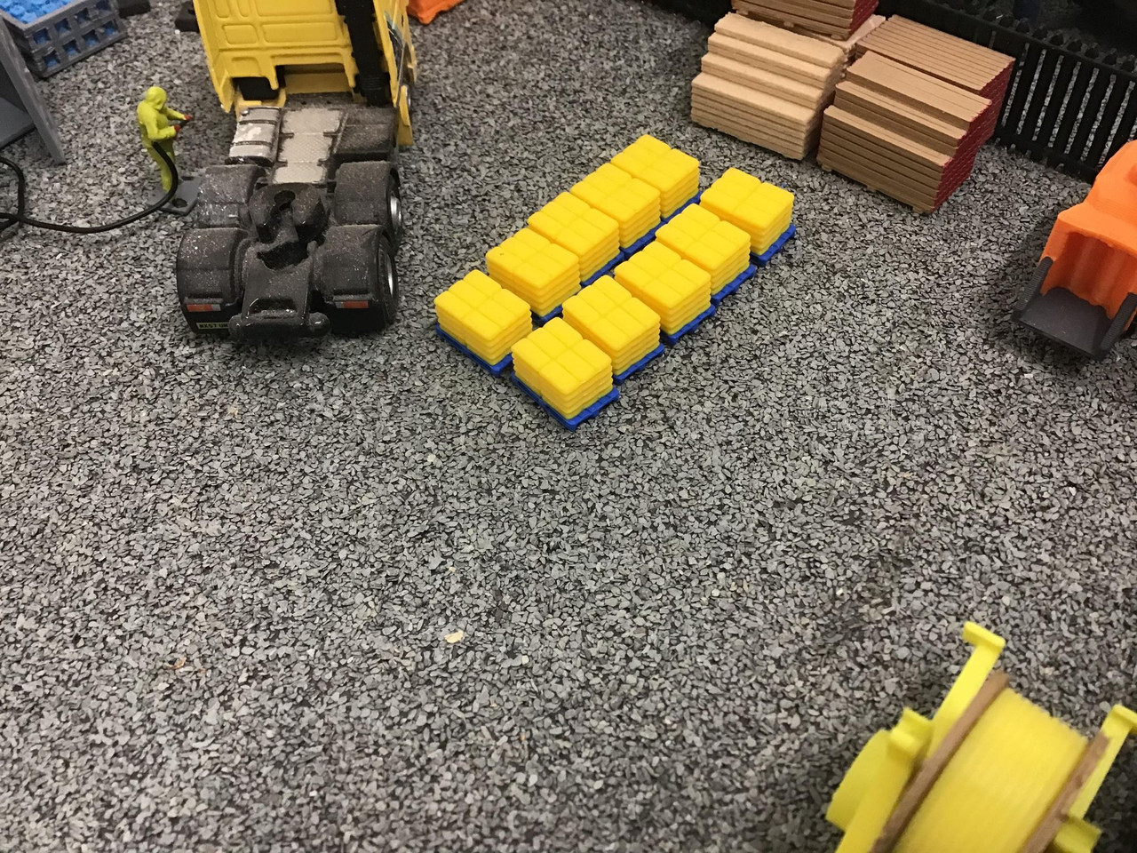 1-76 Pallet with detailed Bag Load (Yellow)