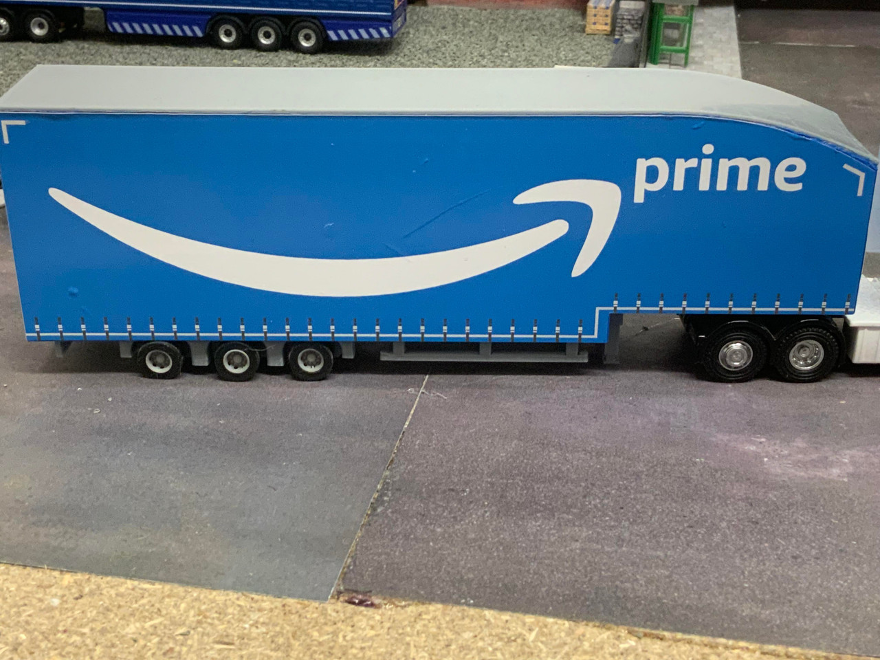 1/76 Double Deck Trailer Amazon prime livery