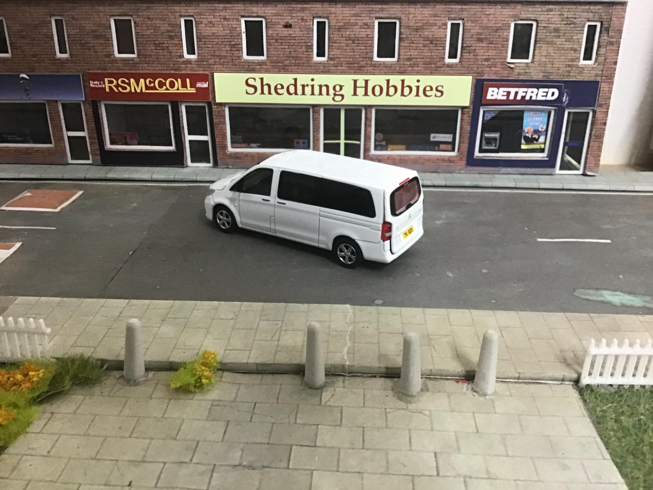 1/64 Mercedes Vito White (rhd) Tiny HK