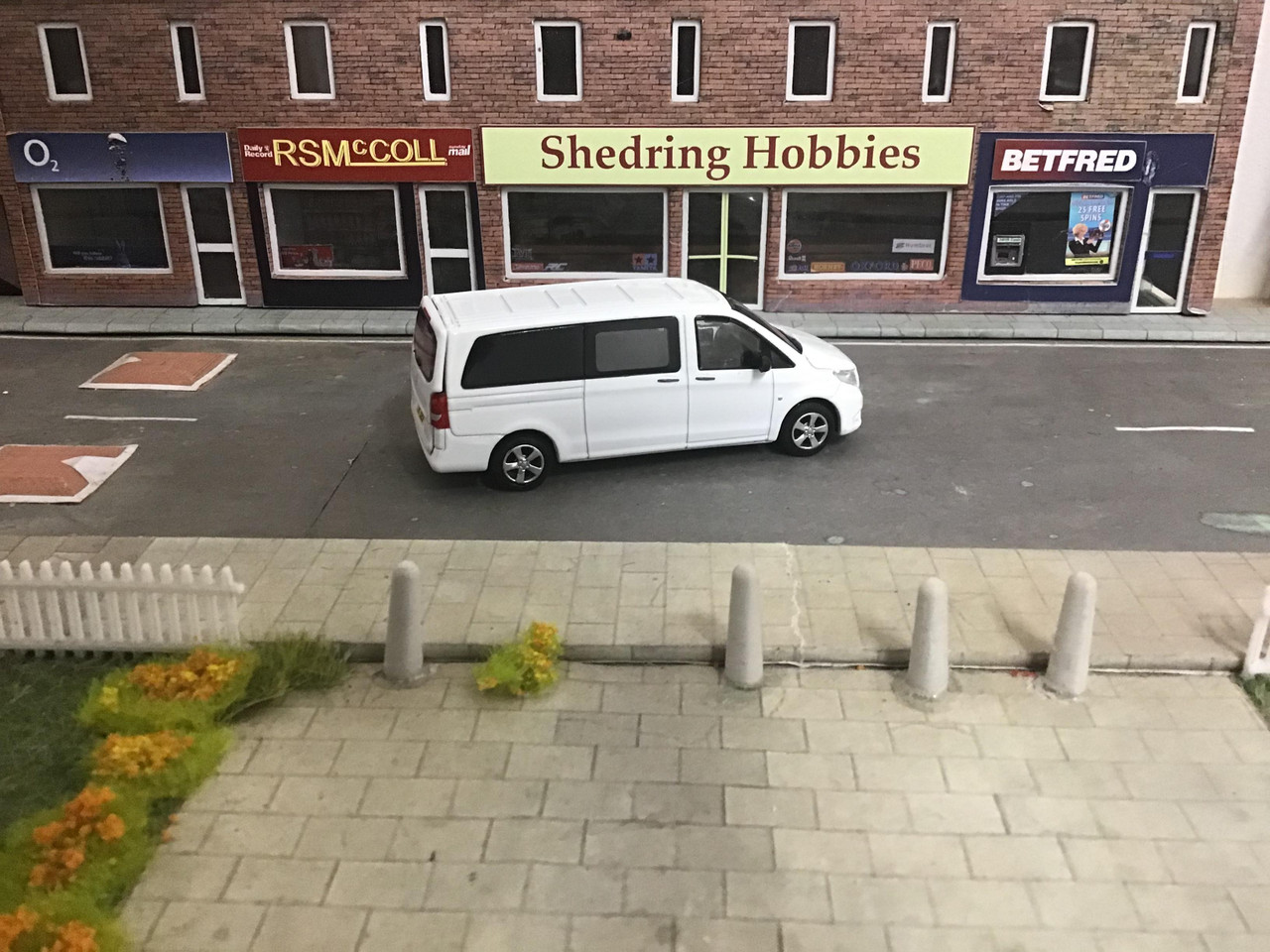 1/64 Mercedes Vito White (rhd) Tiny HK
