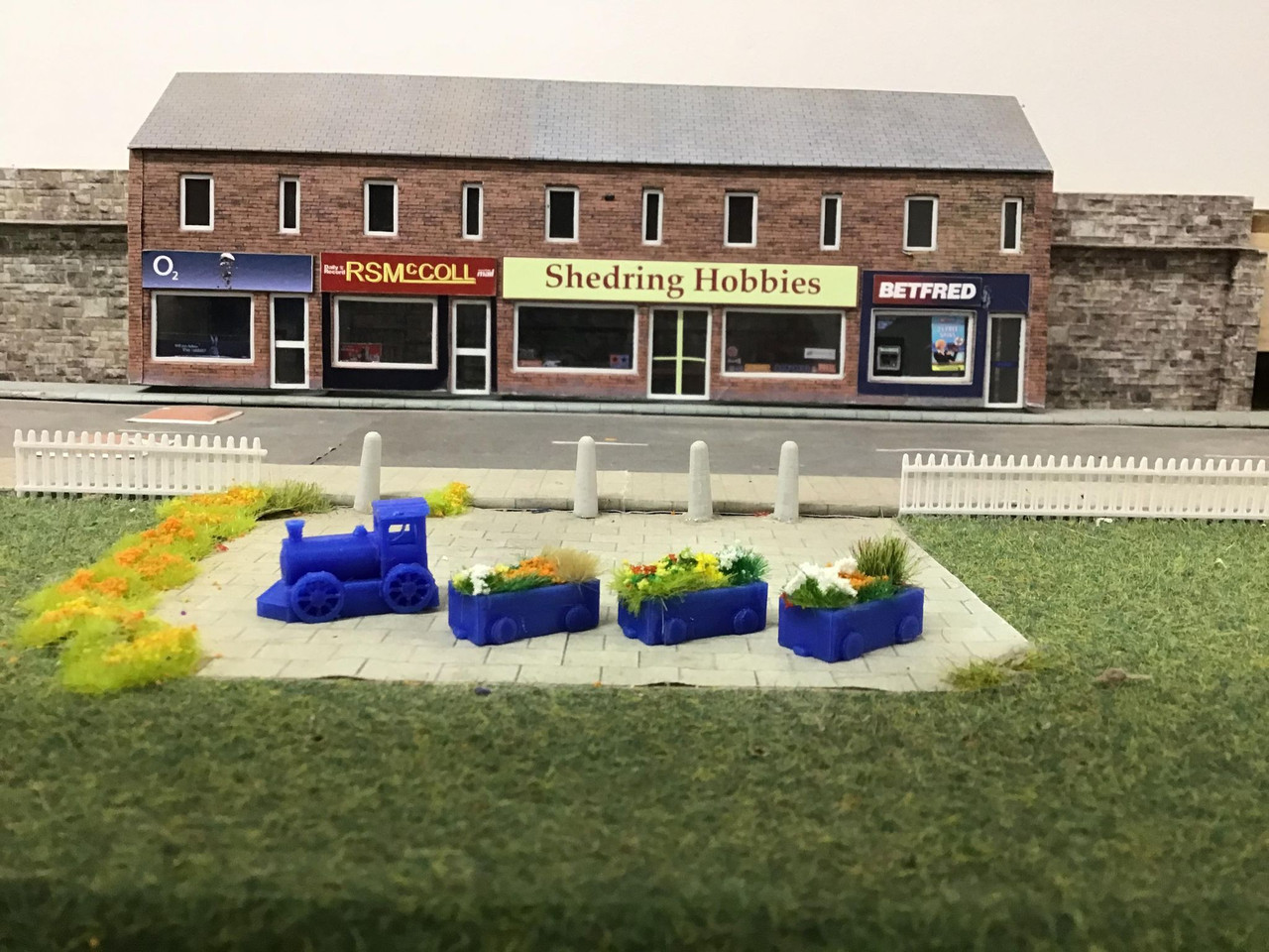 1/76 Train Flower Planter ( Blue )