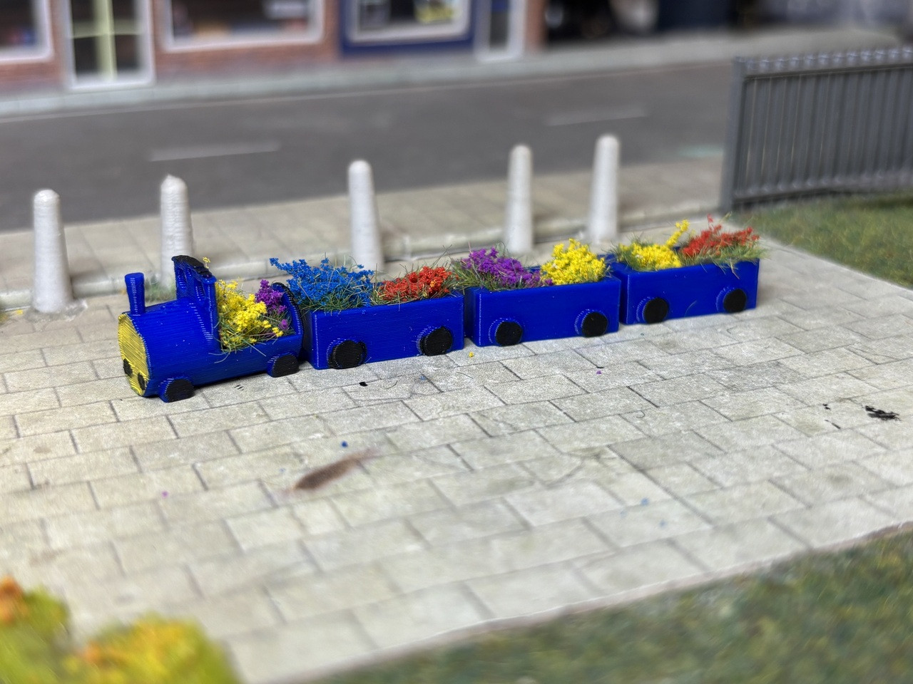 1/76 Train Flower Planter ( Blue )